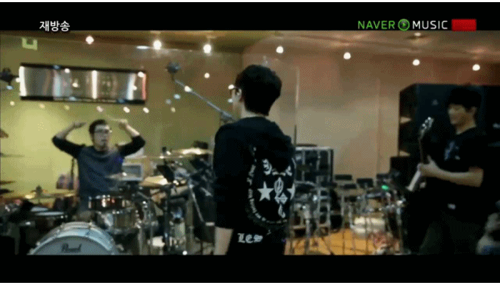 1930797927_107cd7fa.gif