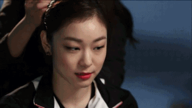 뽑혀 놀란 연아.gif