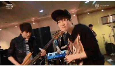 2041951466_2685fbc3.gif